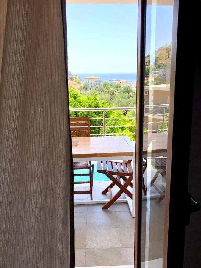Spyridoula'S Guest House Himare Buitenkant foto