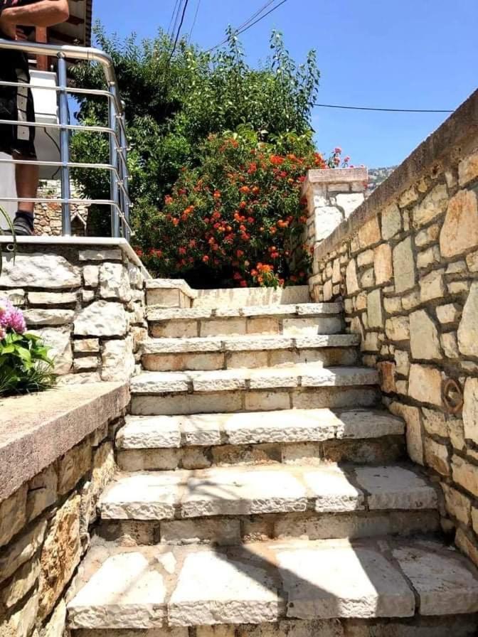 Spyridoula'S Guest House Himare Buitenkant foto