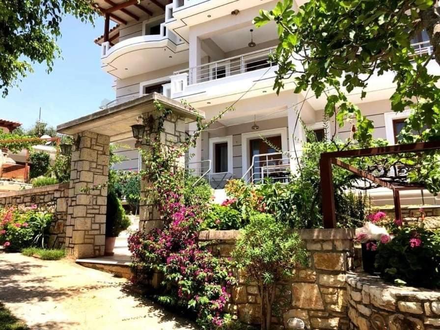 Spyridoula'S Guest House Himare Buitenkant foto