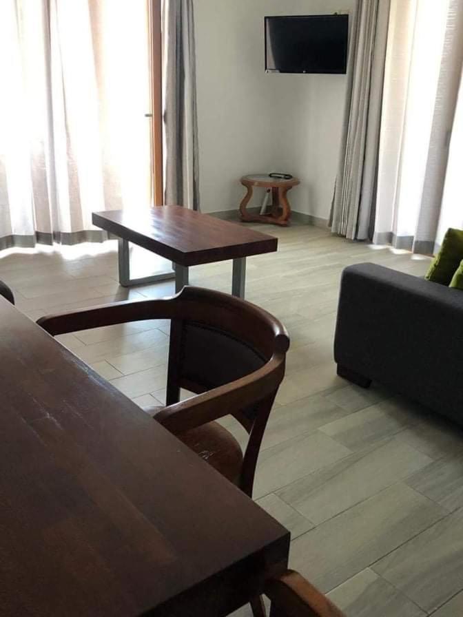 Spyridoula'S Guest House Himare Buitenkant foto