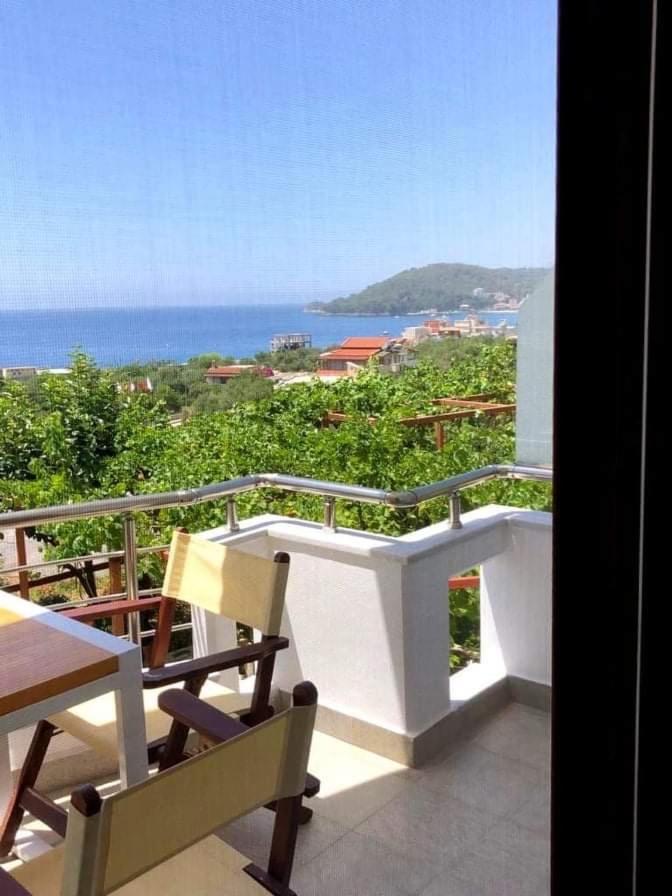 Spyridoula'S Guest House Himare Buitenkant foto