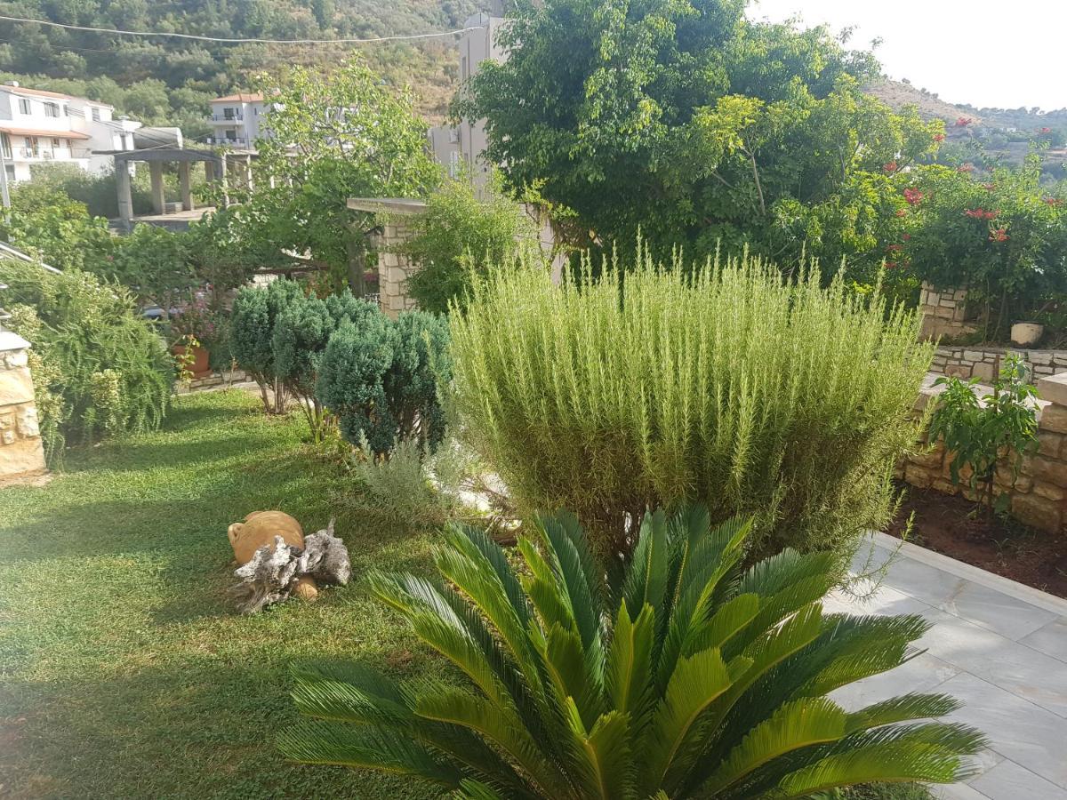 Spyridoula'S Guest House Himare Buitenkant foto