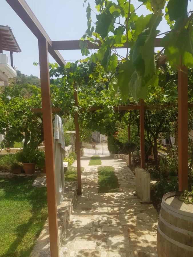 Spyridoula'S Guest House Himare Buitenkant foto